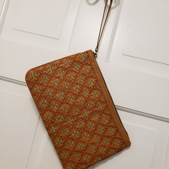 Comptoir Des Cotonniers Woven Leather Large Clutch/Wristlet, Zip Close - Picture 4 of 15